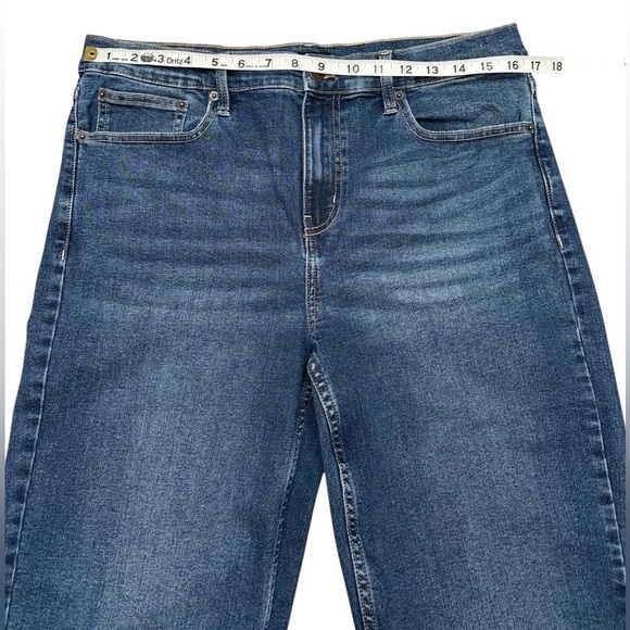 NWOT, Calvin Klein Jeans, Straight Crop Jeans With Frayed Hem, Size 32, Blue - Picture 2 of 9